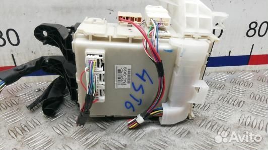 Блок предохранителей toyota avensis T27 (4ST06M101