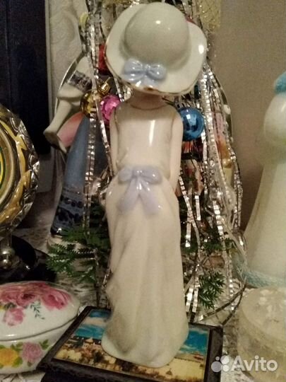 Продам статуэтку Алисы