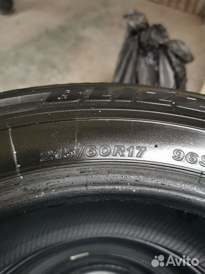 Bridgestone Blizzak Revo GZ 215/60 R17