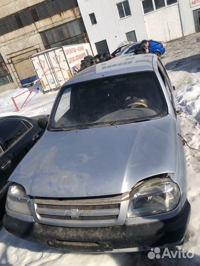 Автомобиль в разбор Нива Шевроле 2005