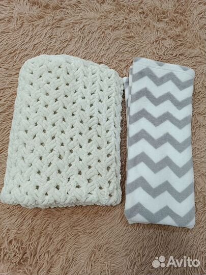 Бортик в кроватку+пледы+постельные принадлежности