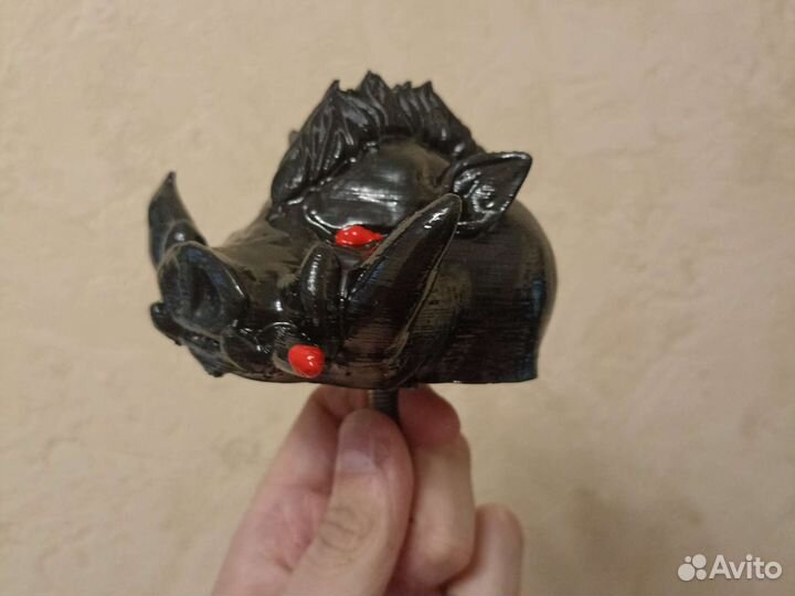 Кабан на капот авто