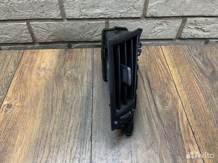 Infiniti Q50 (V37) Дефлектор воздушный центральный