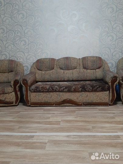 Диваны и кресло бу