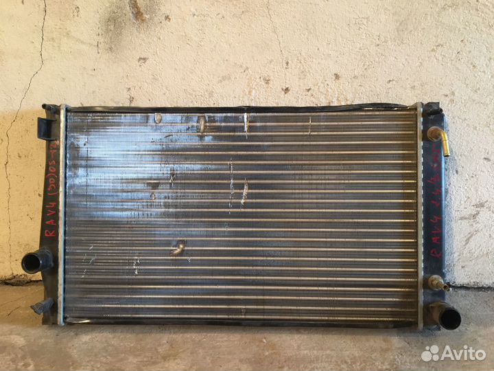 Радиатор охлаждения Toyota RAV4 ат 05-12г