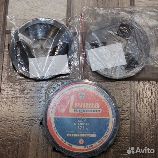 Магнитная лента - катушка с записью