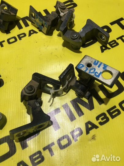 Петля двери Volkswagen Polo