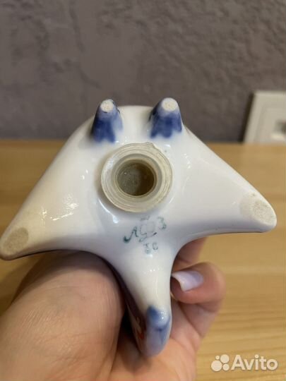 Фарфоровая статуэтка 