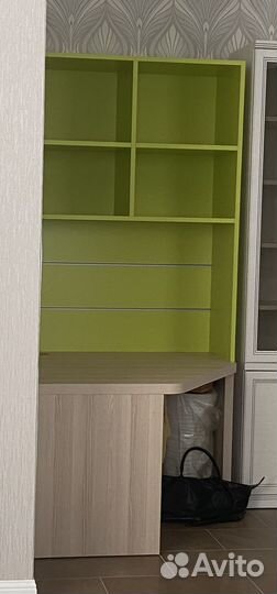 Компьютерный стол угловой с полками