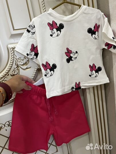 Костюм на девочку. Новый. Турция