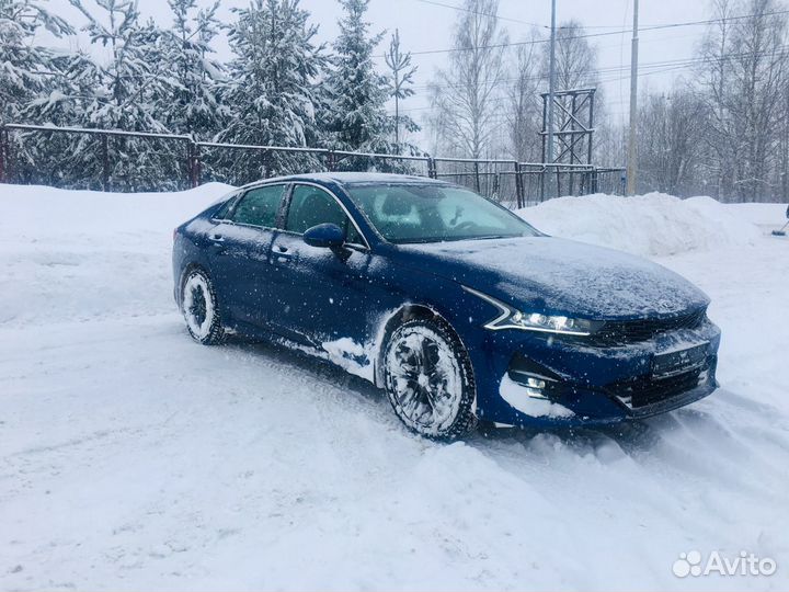 Kia K5 без водителя