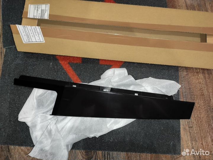 Накладка стойки двери зад пр BMW 51357349676 новый