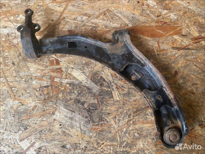 Рычаг передний левый Nissan Almera Classic