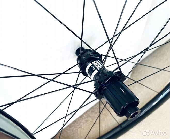 Карбоновые колеса шоссе/гревел DT Swiss 350