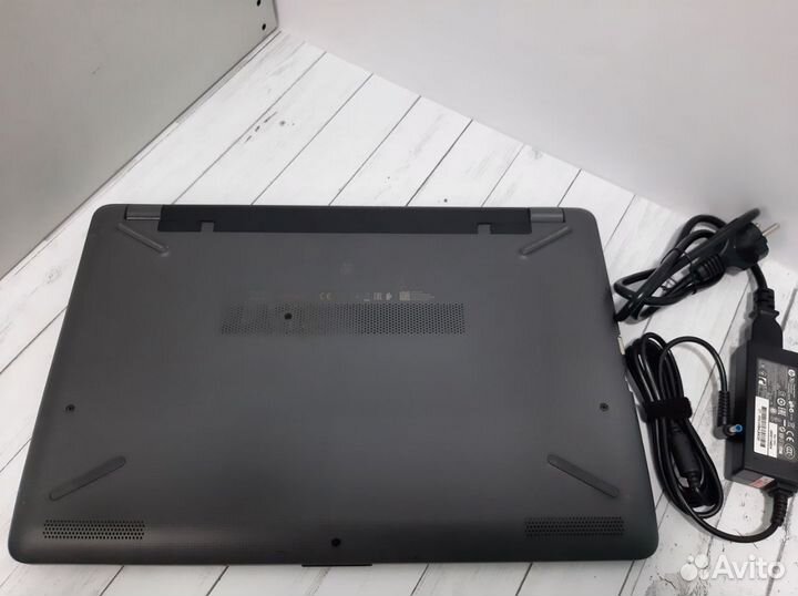 Ноутбук HP /i3-7020u/full HD/8Gb/128Gb SSD