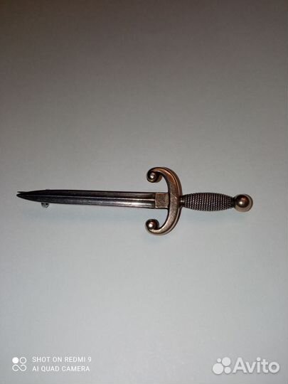 Антикварная серебряная брошь