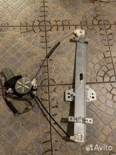 Стеклоподъемник передний