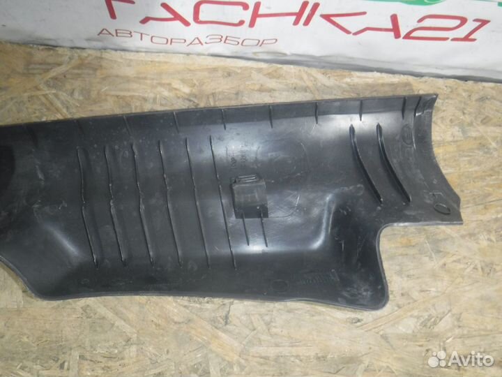 Обшивка задней правой стойки VW Polo (2009-2020)