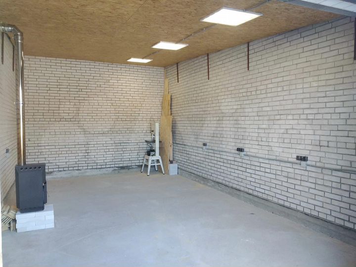 Гараж, > 30 м²
