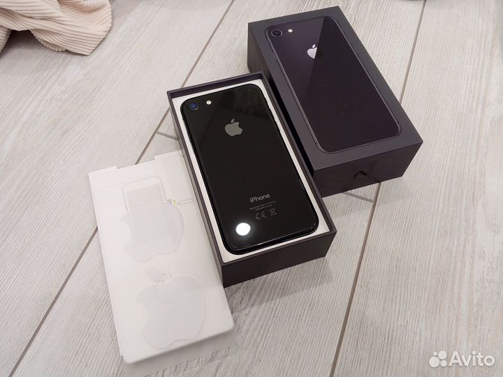 iPhone 8, 64 ГБ