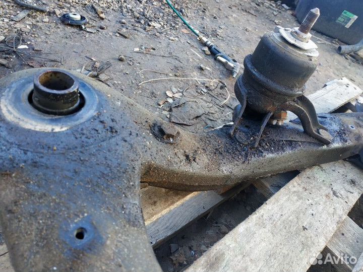 Подрамник передний Toyota Camry 40