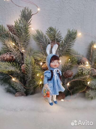 Ёлочная игрушка Девочка-зайка