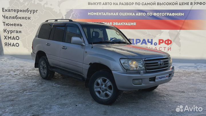 Фонарь задний внутренний правый Toyota Land Cruiser (J100) 81580-60030