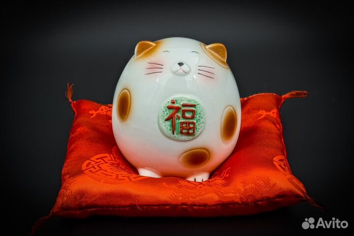 Японский кот-копилка