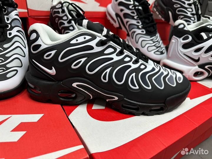 Nike air max TN plus drift summit white and black