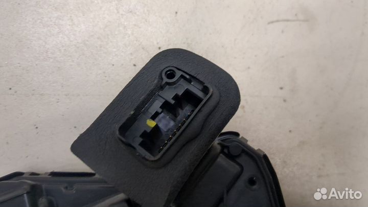 Замок двери правый задний Volkswagen Tiguan