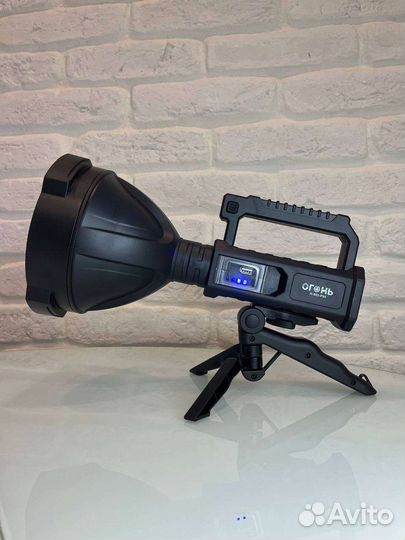 P 90 аккамуляторный фонарь с функцией Power bank