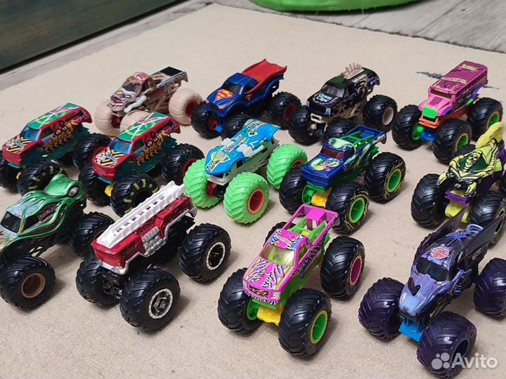 Машинки monster jam и hot wheels