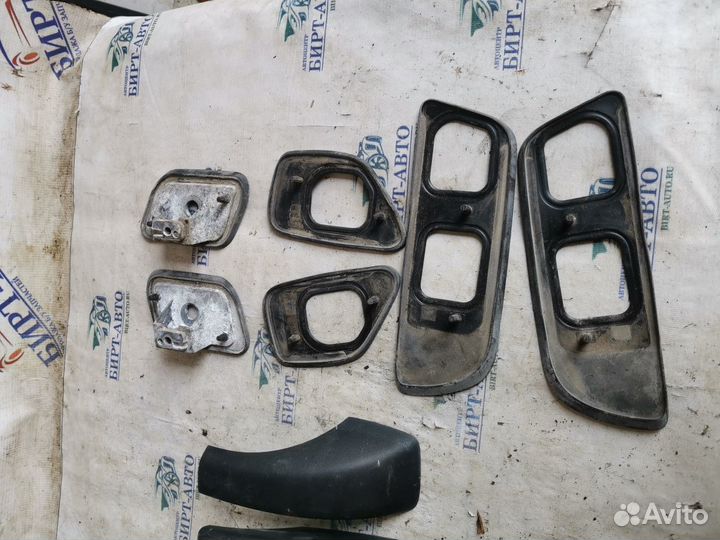 Крышки резинки рейлингов LADA Largus передних нету