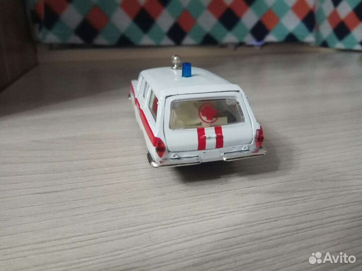Модель автомобиля Волга 2402 скорая помощь
