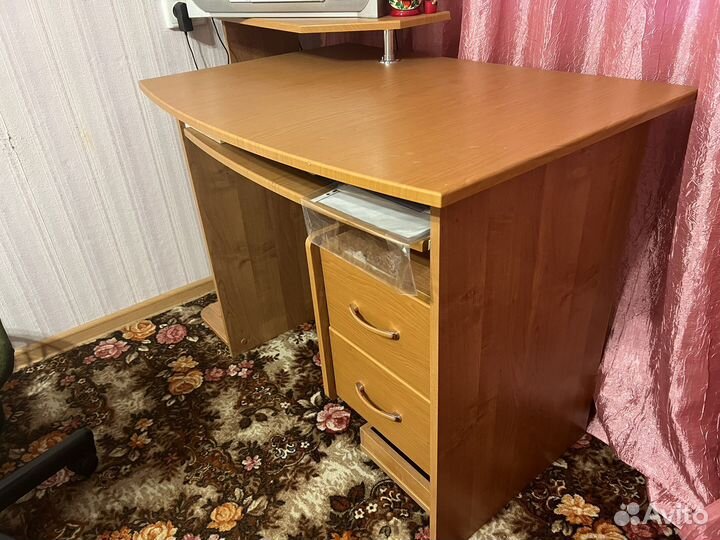 Компьютерный стол