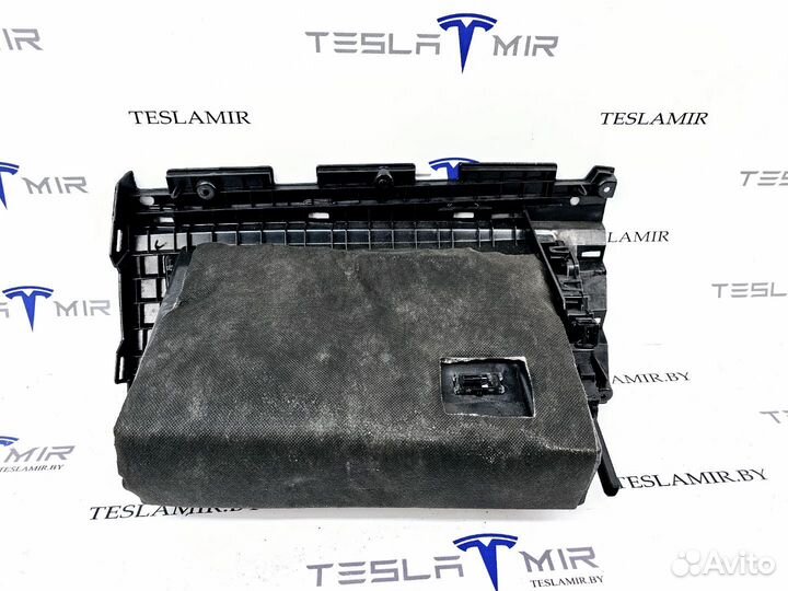 Бардачок Tesla Model S рест. 2017 1002299-00