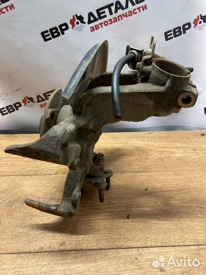 Кулак поворотный передний правый Octavia A5