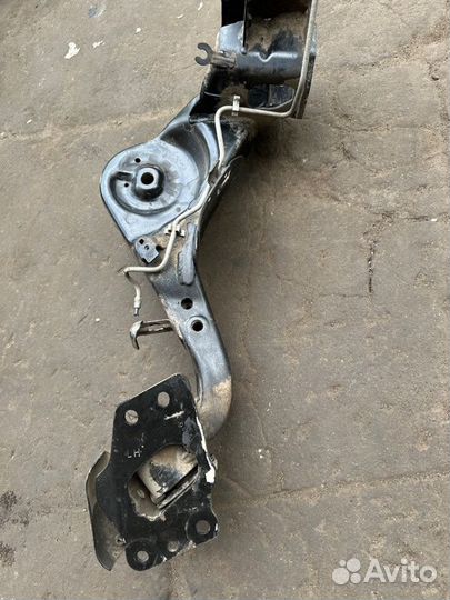 Рычаг подвески нижний левый Nissan Qashqai J11