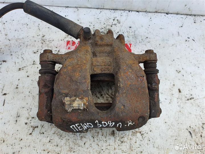 Суппорт передний правый Пежо 308