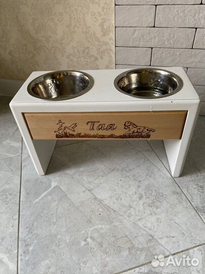 Подставка из массива дерева с мисками