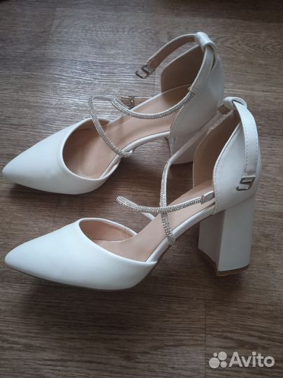 Туфли белые