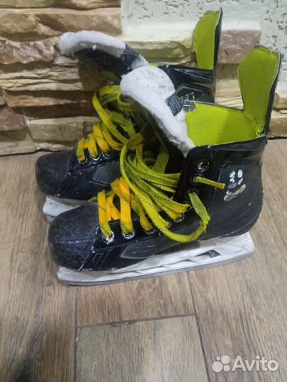 Коньки хоккейные