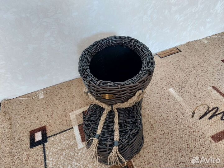 Кашпо из искусственного ротанга