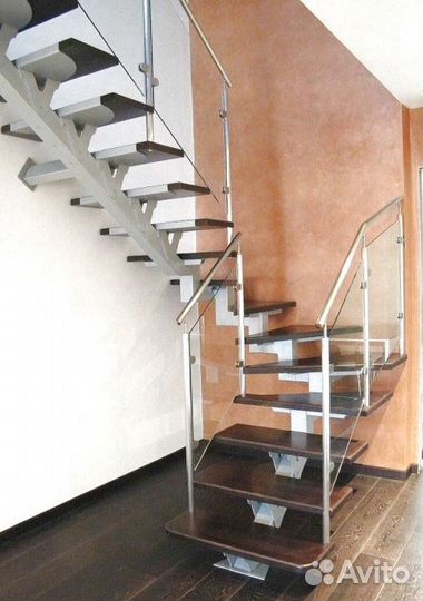 Лестница Г-образная с поворотными ступенями