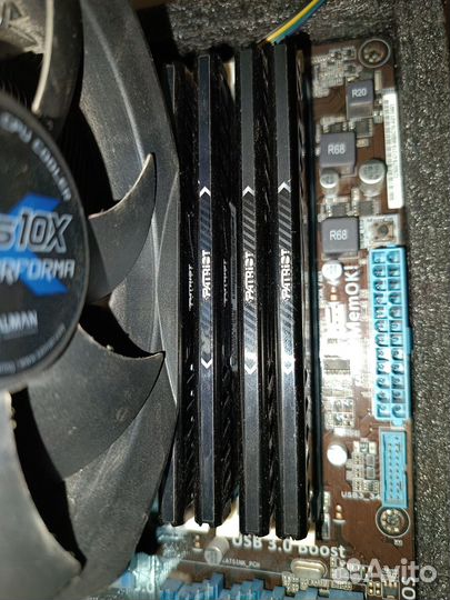 Материнская плата с процессором и памятью