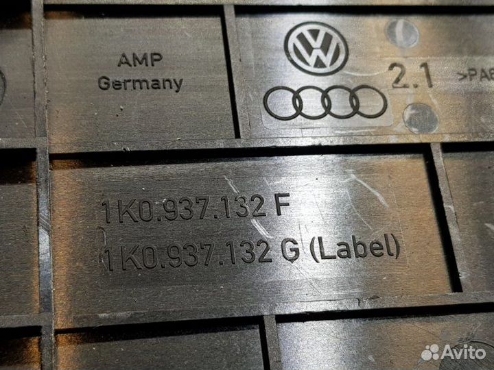 Крышка блока предохранителей Skoda Octavia 2 (A5)