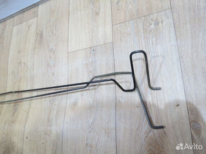 Торсион багажника Toyota Camry 55