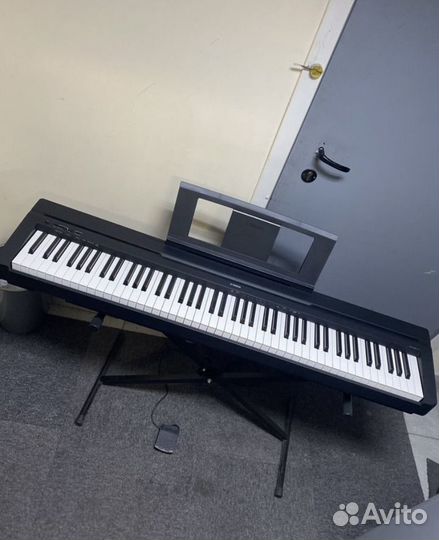 Цифровое пианино yamaha p 45 в подарок стойка