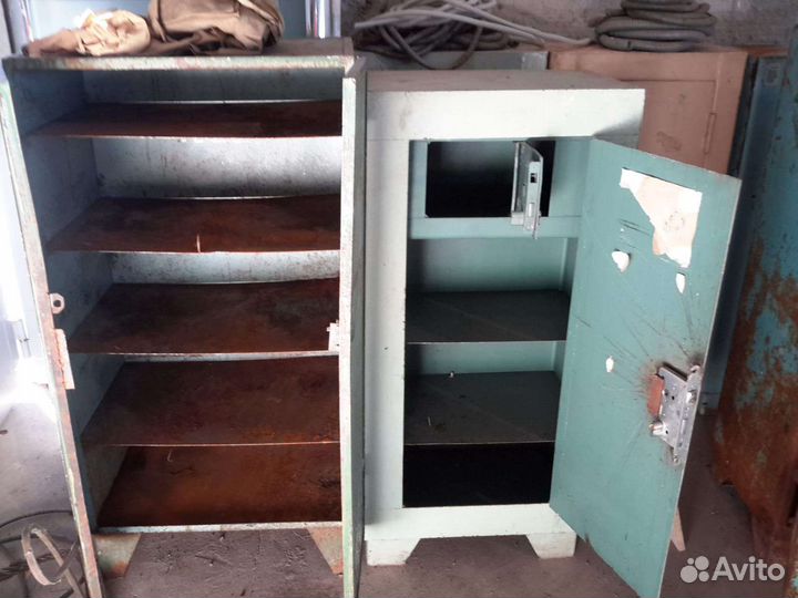 Шкафы и сейфы металлические