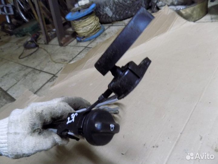 Трос открывания капота Sandero 2014